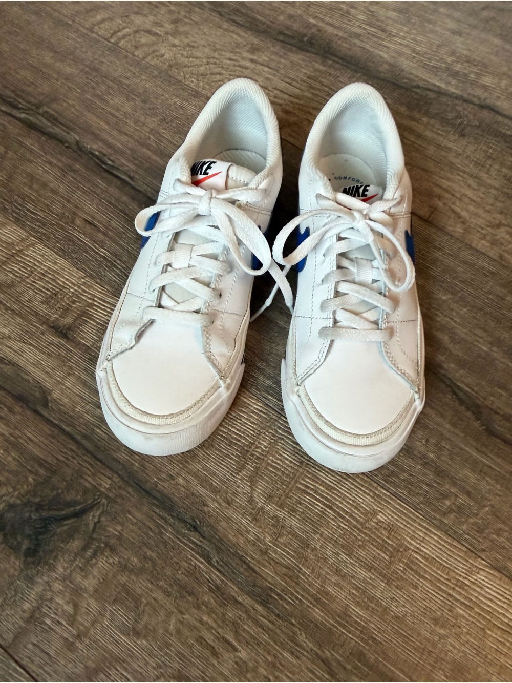 Nike white and blue casual sneakers
